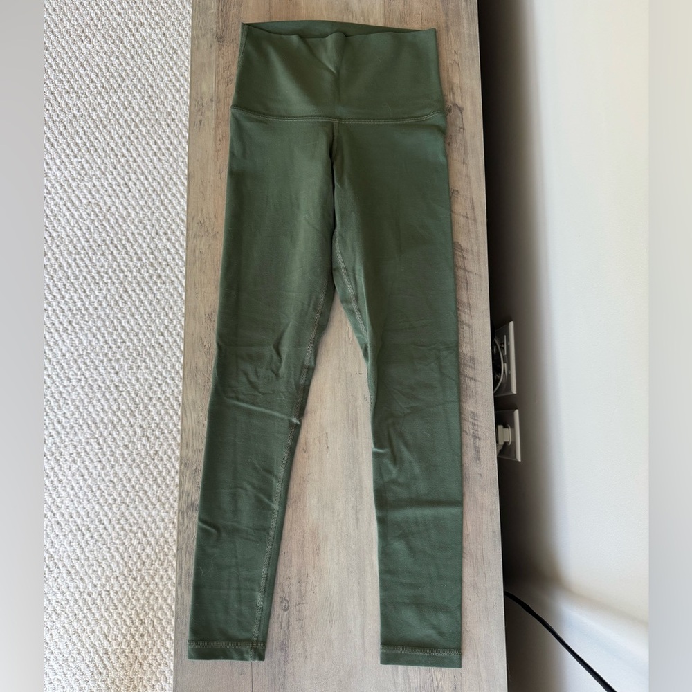 Aritzia TNA action leggings